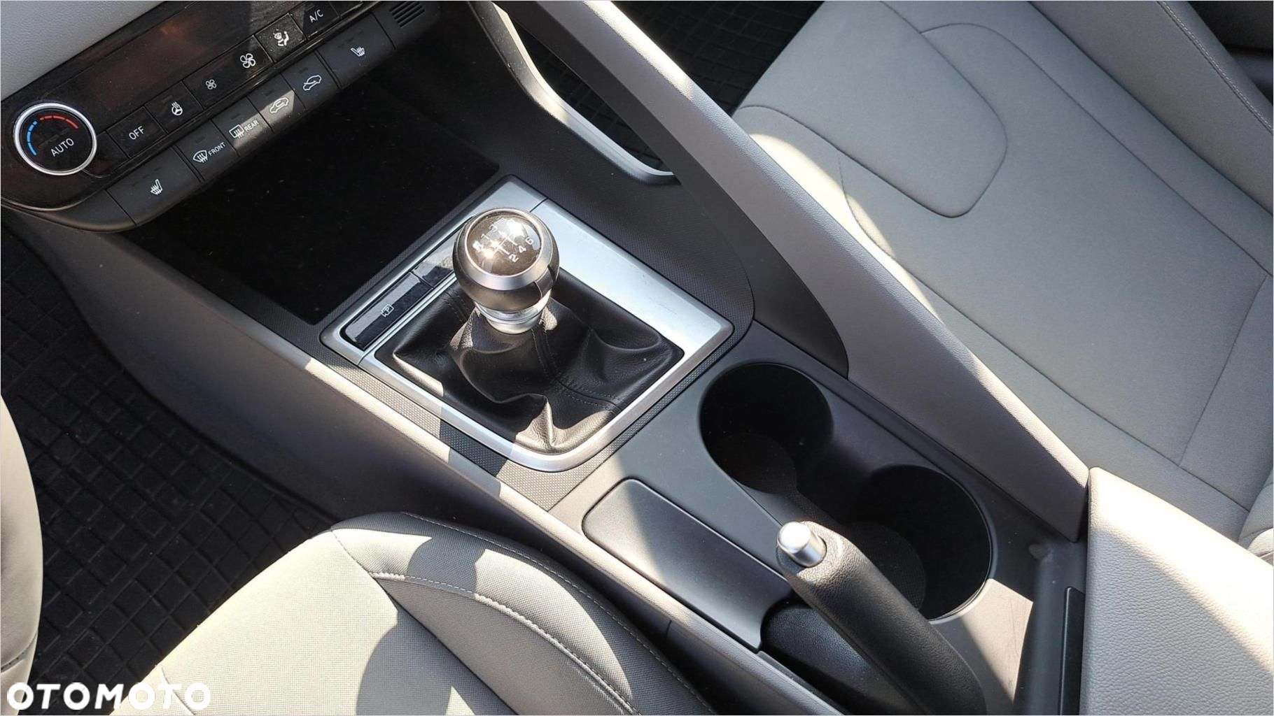 Hyundai Elantra - 14