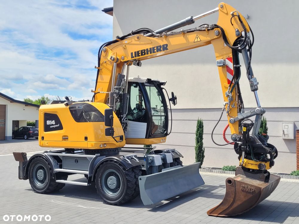 Liebherr A914 compact / ROTOTILT / 8600h / serwisowana /