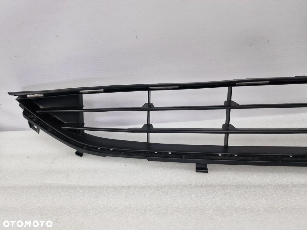 FORD FIESTA MK8 17- KRATKA ŚRODKOWA ZDERZAKA PRZEDNIEGO PRZÓD , NR H1BB-17K945-A1 , NR AUKCJI KR128 - 3