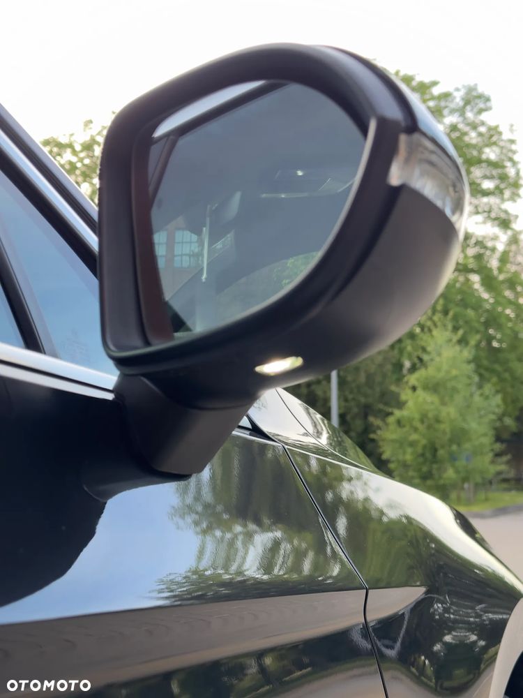 Volkswagen Passat 1.6 TDI SCR DSG Conceptline - 25