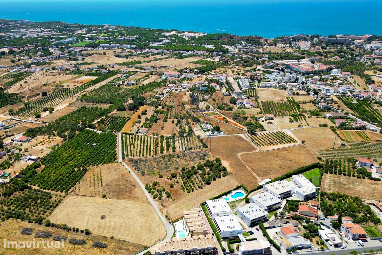 Terreno plano com projeto aprovado para construção de 5 moradias com p - Grande imagem: 3/15