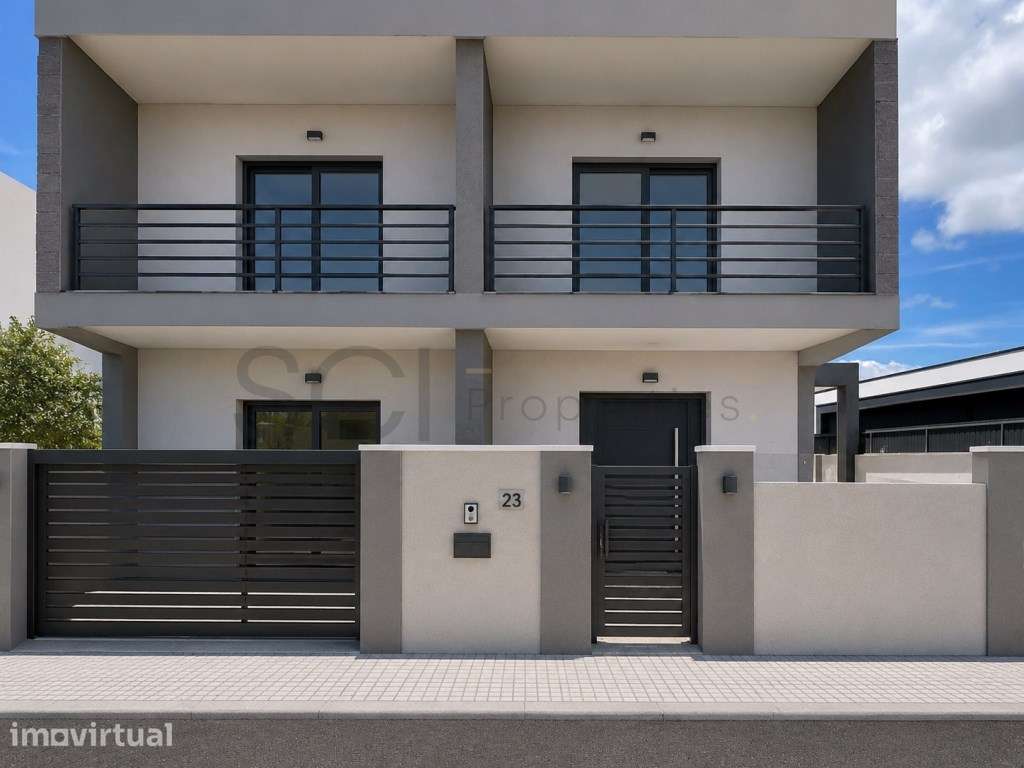 Moradia T4 duplex com garagem e churrasqueira em Fernão Ferro - Grande imagem: 3/25