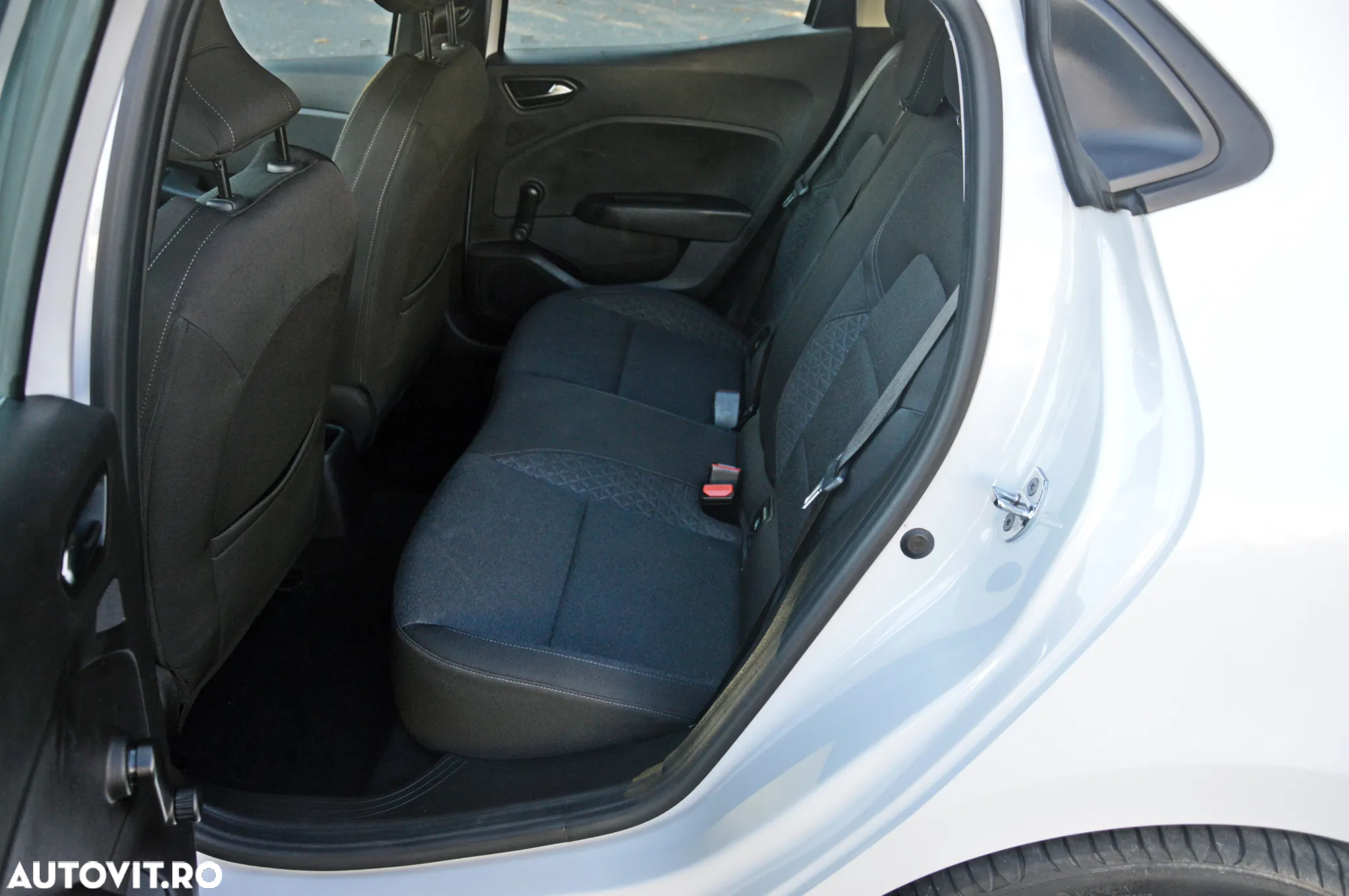 Renault Clio E-TECH Hybrid 140 BUSINESS EDITION - 28