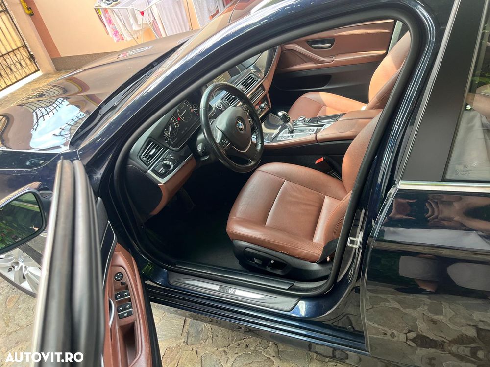 BMW Seria 5 520i Aut. Luxury Line - 7