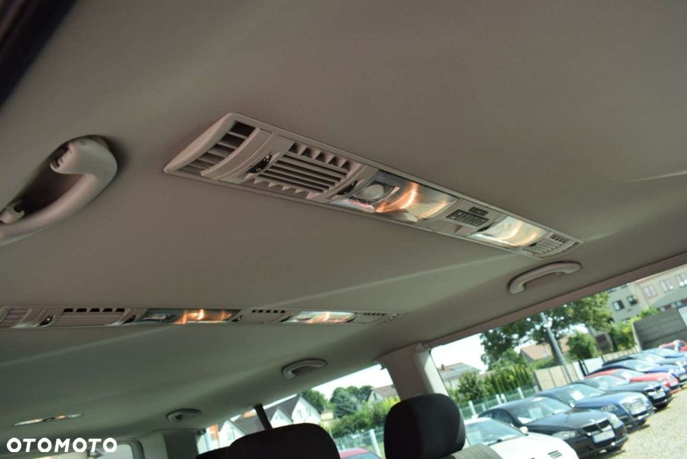 Volkswagen Caravelle - 20