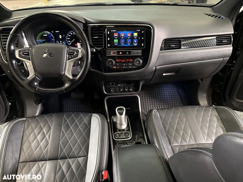 Mitsubishi Outlander - 10