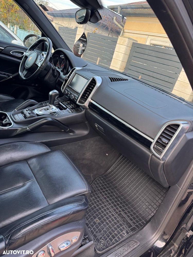 Porsche Cayenne - 21