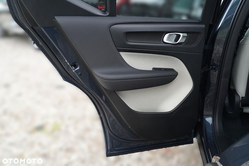 Volvo XC 40 B3 Plus Dark - 6