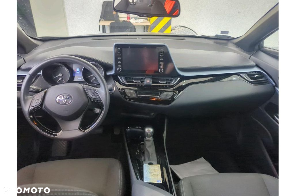 Toyota C-HR - 11