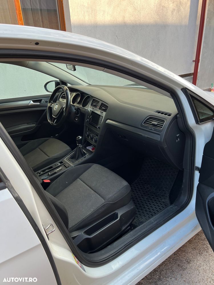 Volkswagen Golf 1.6 TDI DPF Comfortline - 3