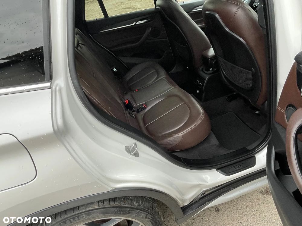 BMW X1 xDrive28i xLine - 17