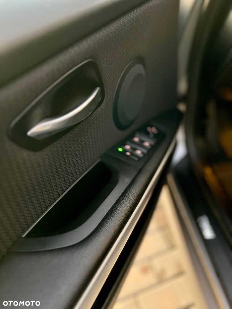 BMW Seria 3 318d DPF Edition Exclusive - 18