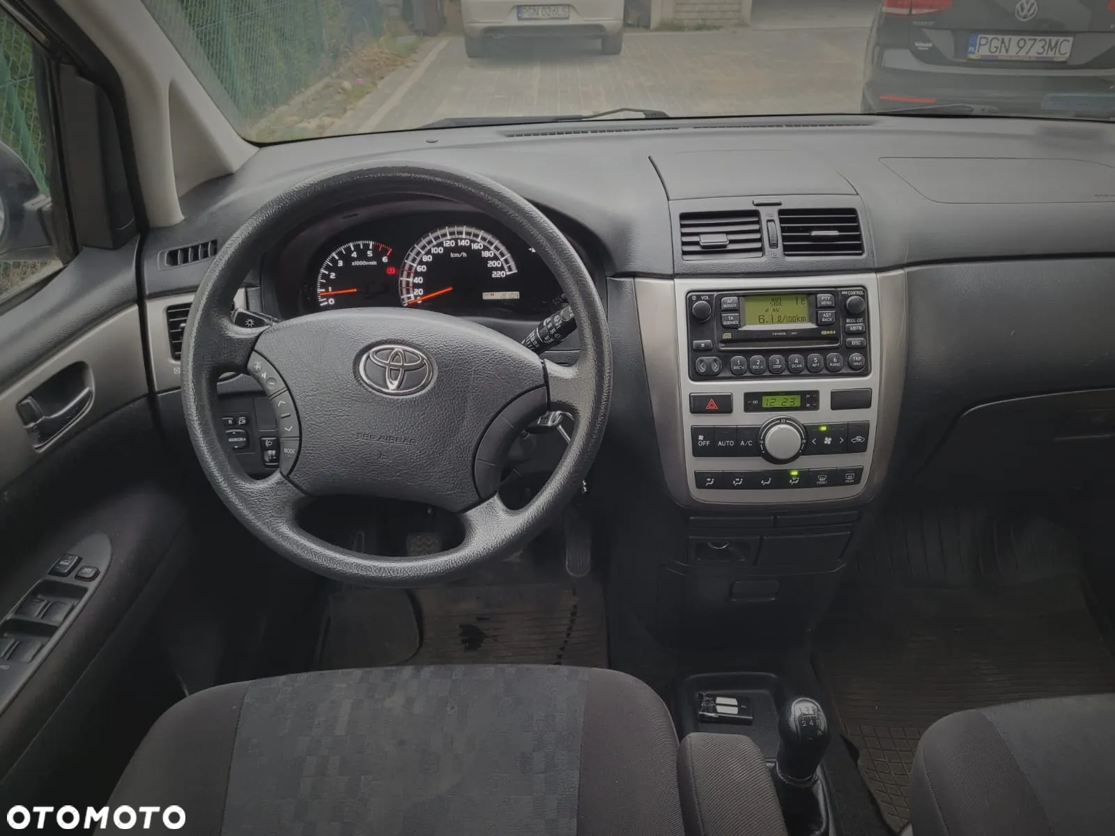Toyota Avensis Verso 2.0 D-4D - 5