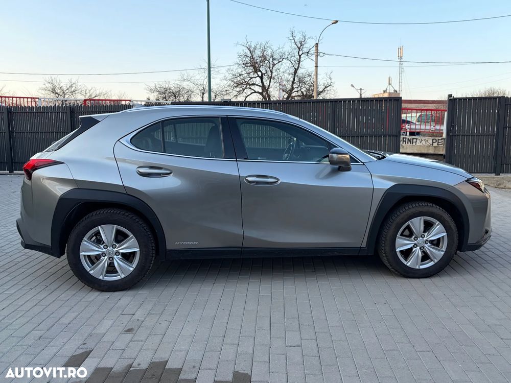 Lexus UX 250h Business Edition - 31