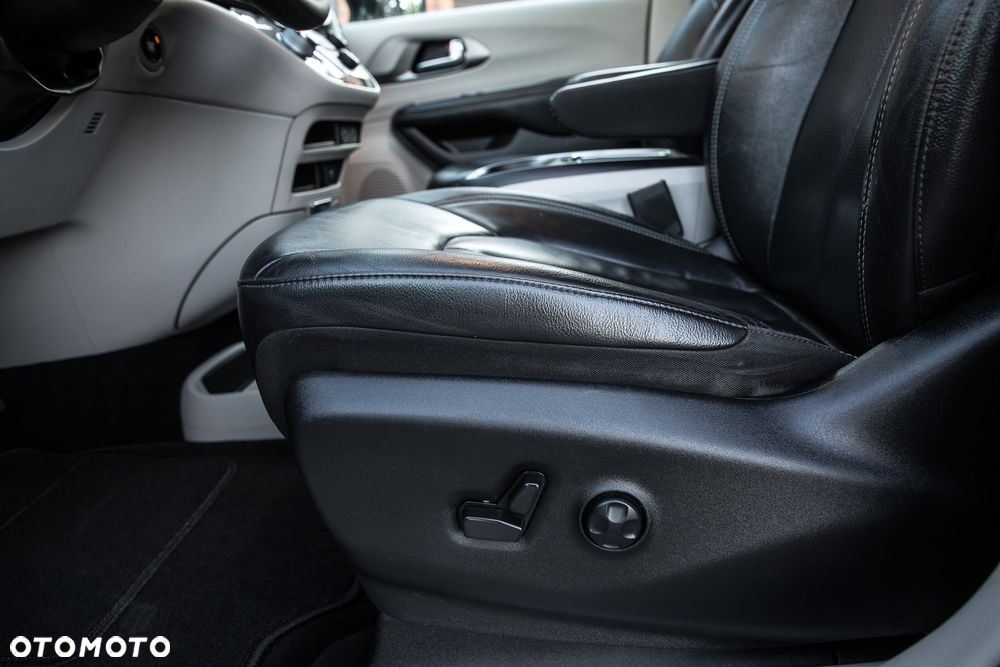 Chrysler Pacifica - 14