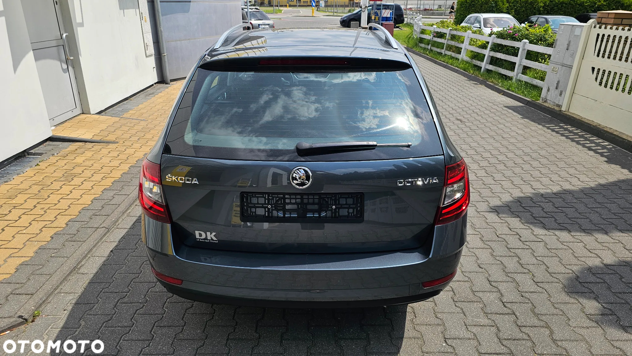 Skoda Octavia 1.6 TDI Ambition DSG - 8