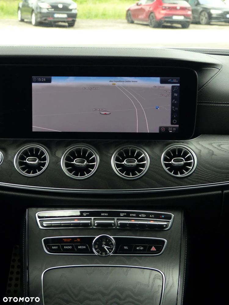 Mercedes-Benz Klasa E 200 9G-TRONIC AMG Line - 21