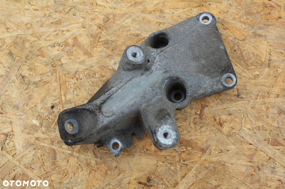 Łapa silnika LEWA BMW e90 E91 E92 E93 E87 silnik N43 2.0i 6776529 - 1