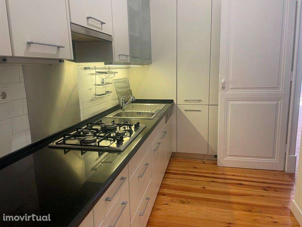 LHA1995 - Excelente T1 + 1 para Arrendar no Largo do São Carlos - Grande imagem: 2/25