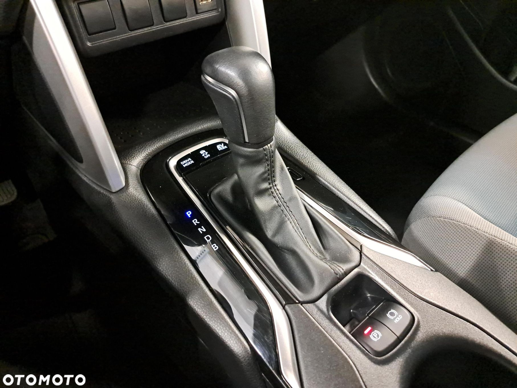Toyota Corolla Cross 2.0 Hybrid Comfort - 25