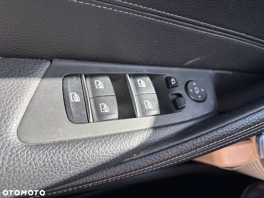 BMW Seria 5 518d Sport Line - 15