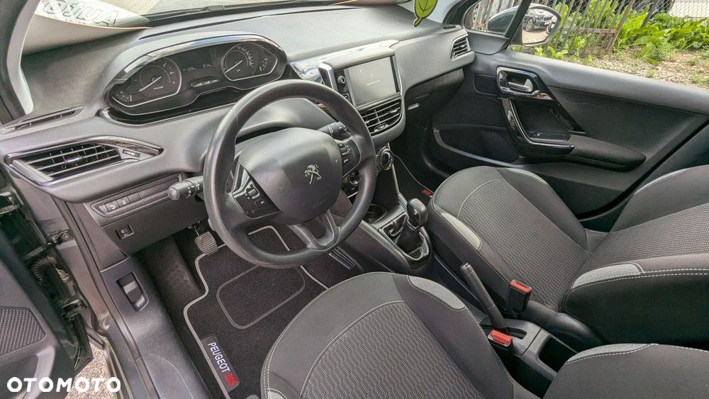 Peugeot 208 - 12