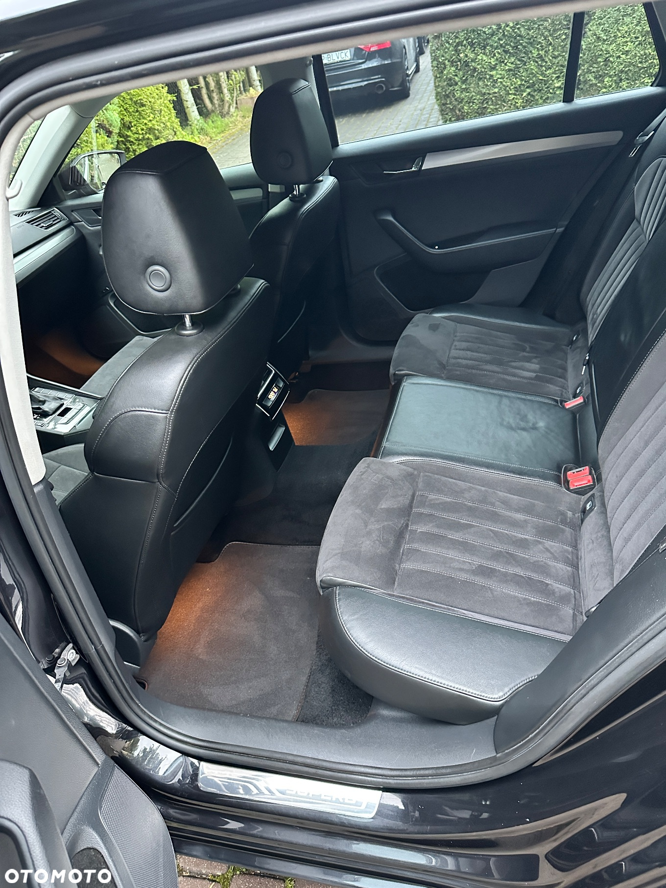 Skoda Superb 2.0 TDI L&K DSG - 13