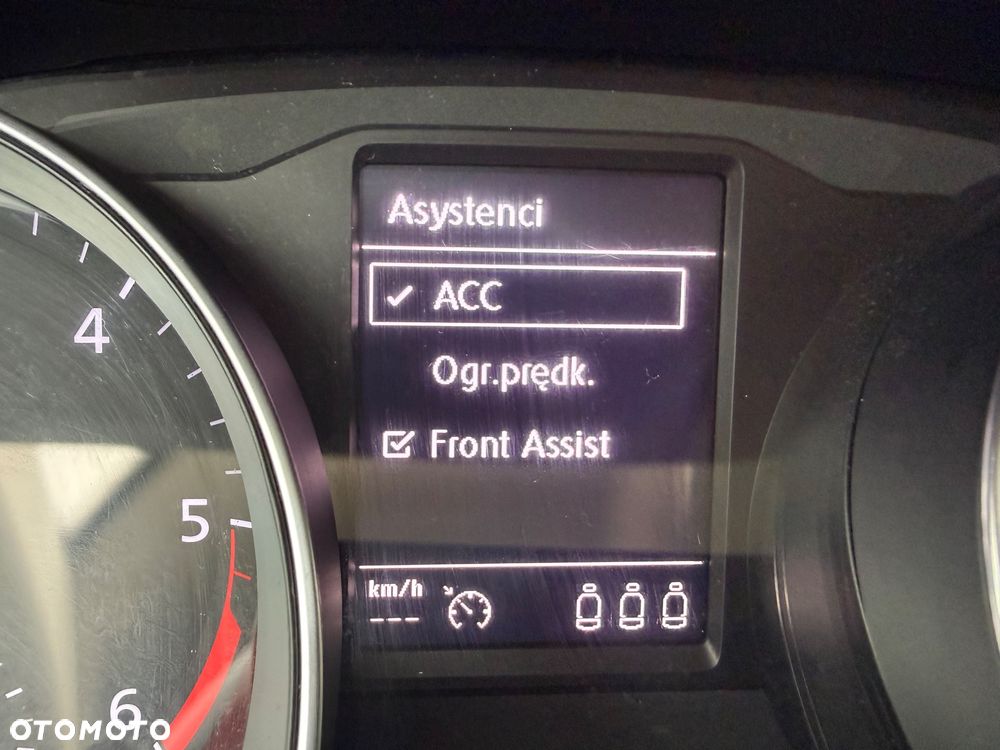 Volkswagen Passat 2.0 TDI SCR Business - 24