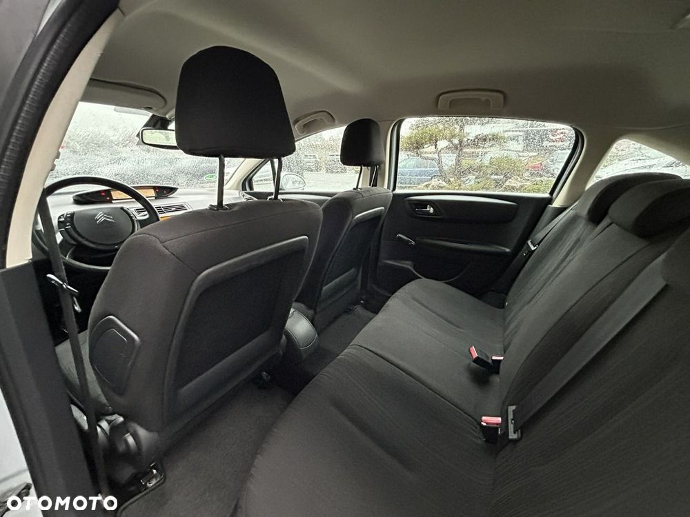 Citroën C4 1.4 16V Style - 8