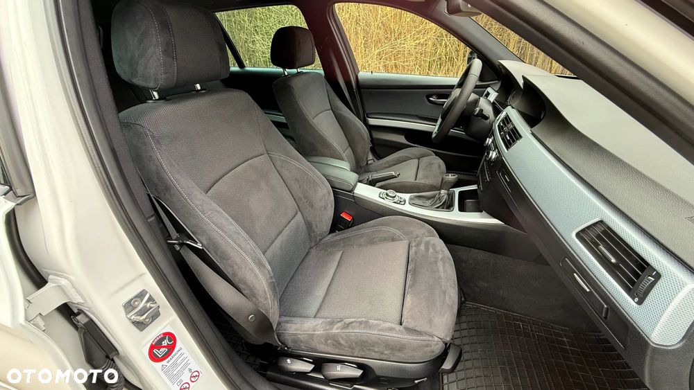 BMW Seria 3 318i Edition Sport - 22