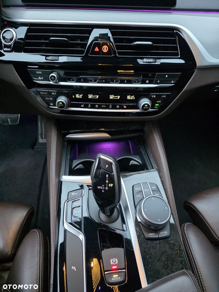 BMW Seria 5 520d M Sport Edition - 9