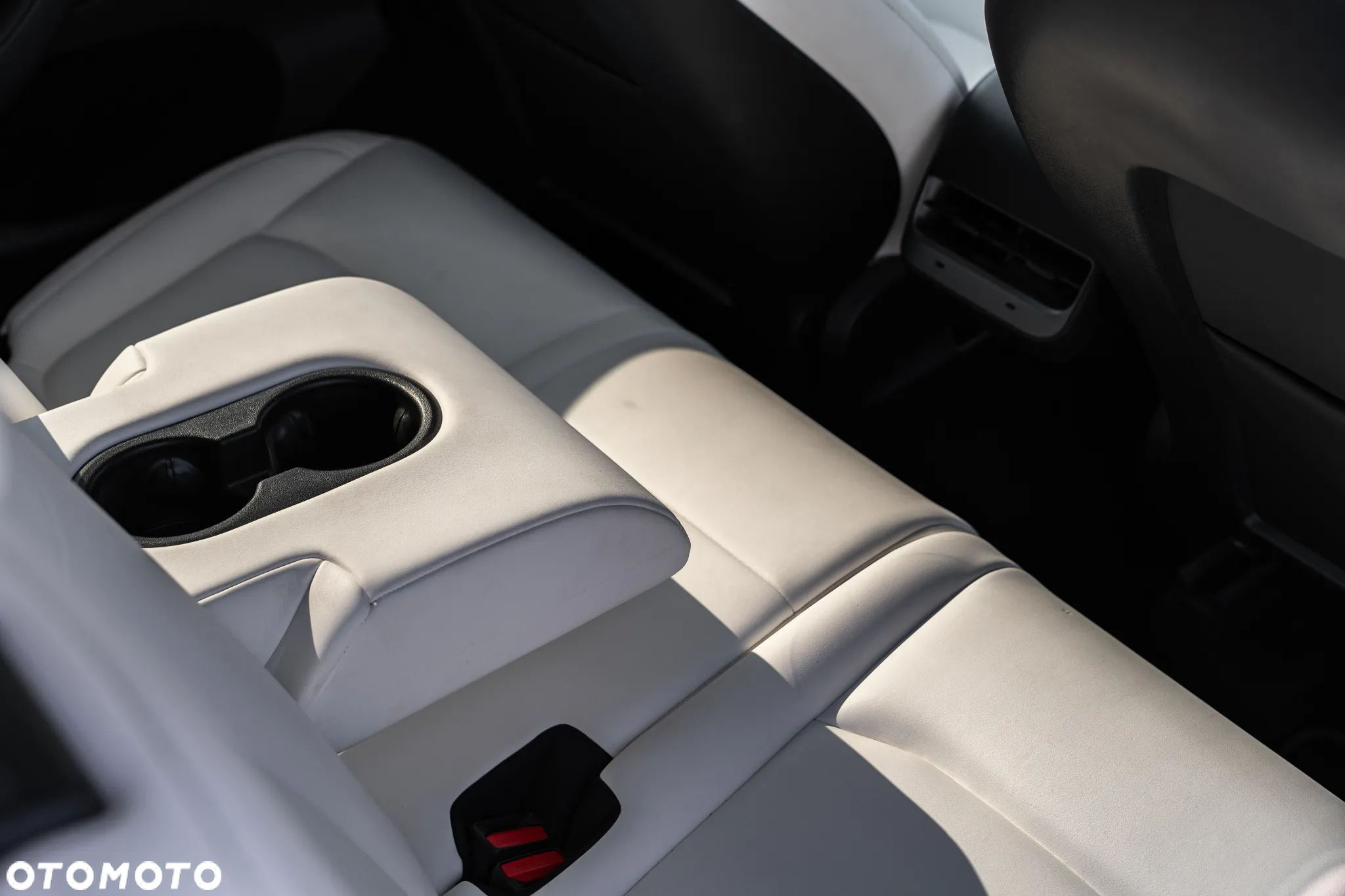 Tesla Y 83.1kWh Long Range AWD - 24