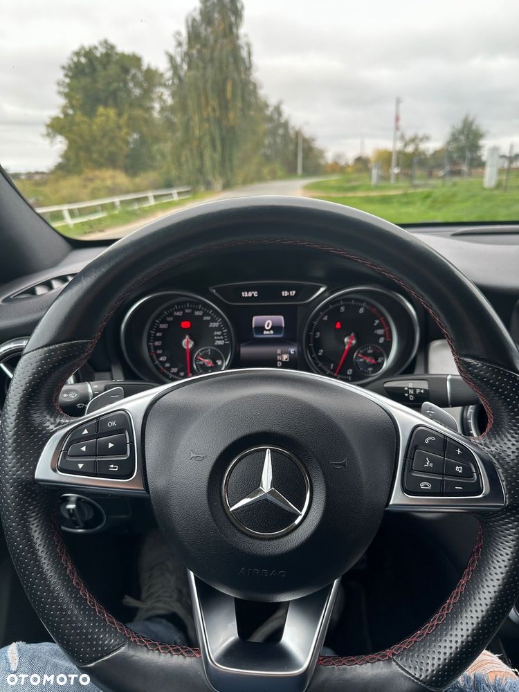 Mercedes-Benz CLA 220 4-Matic - 8