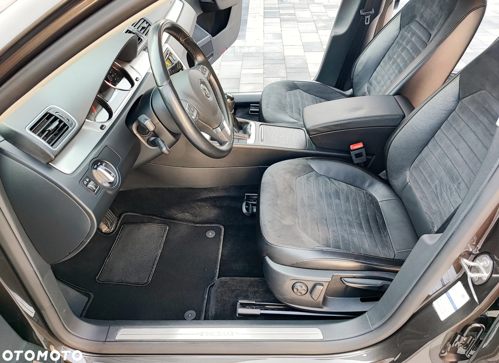 Volkswagen Passat Variant 2.0 TDI BlueMotion Technology Highline - 22
