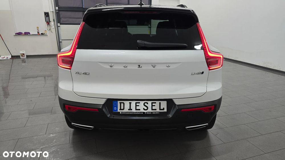 Volvo XC 40 D4 AWD Geartronic R-Design - 10