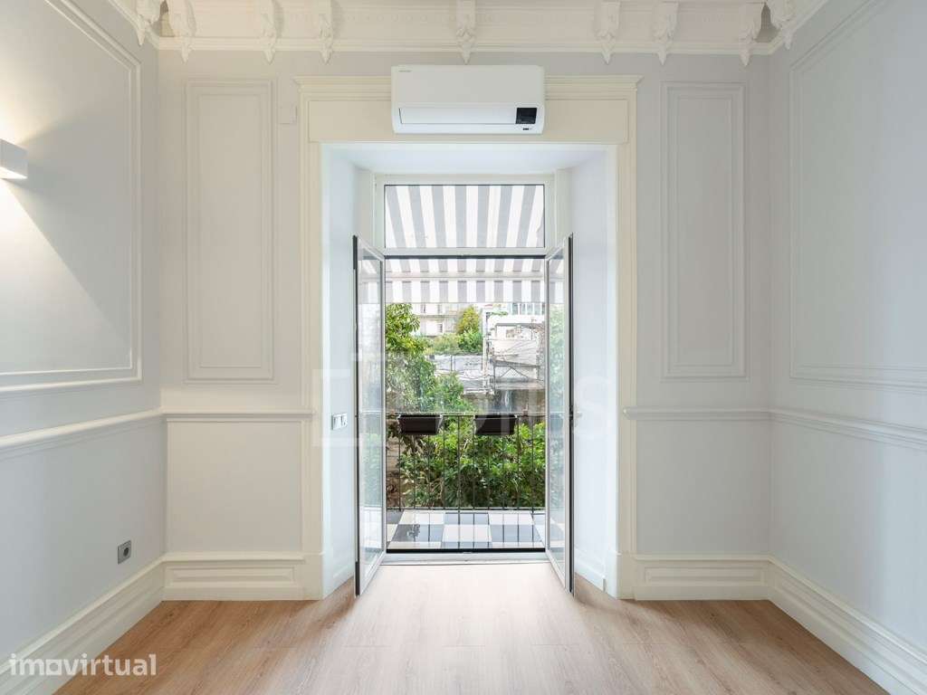 Apartamento T4 renovado nas Avenidas Novas em Lisboa com varanda - Grande imagem: 4/26
