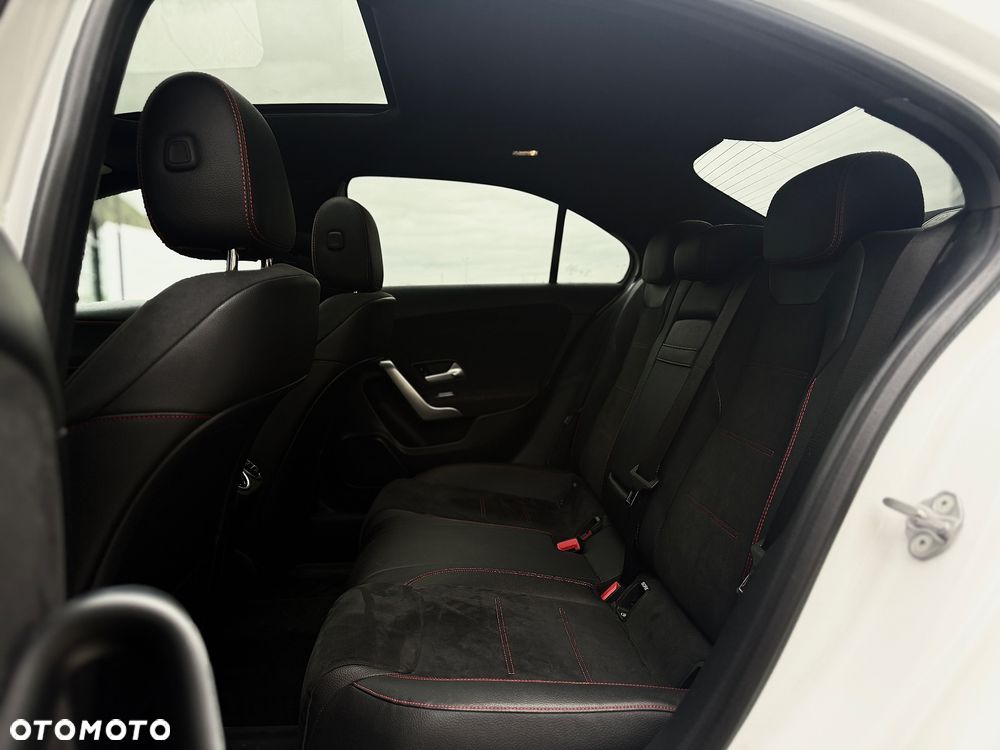 Mercedes-Benz Klasa A 220 4Matic 7G-DCT AMG Line - 24