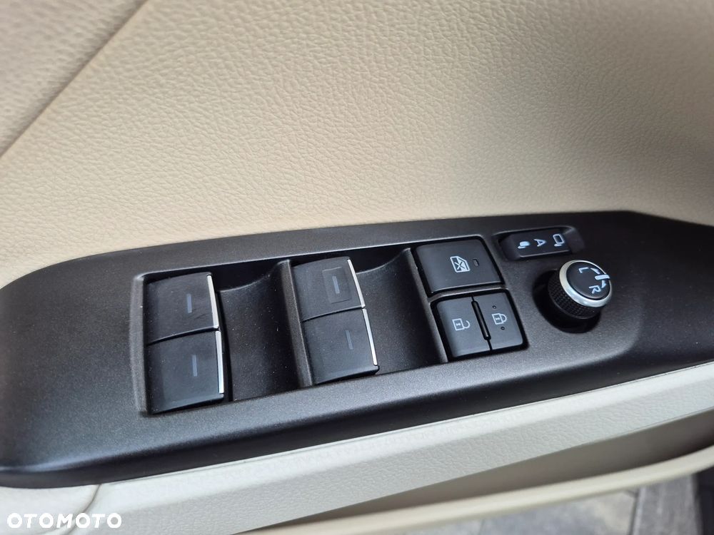 Toyota Camry 2.5 Hybrid Executive CVT - 19