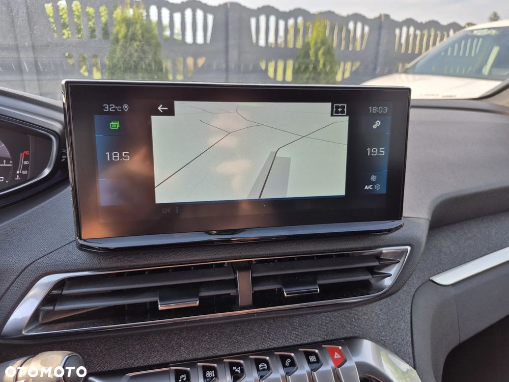 Peugeot 3008 1.2 PureTech Allure S&S EAT8 - 11