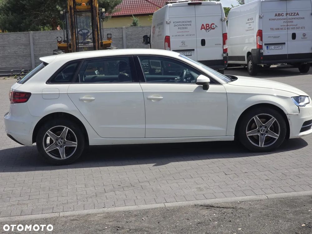 Audi A3 Sportback 1.2 TFSI Attraction - 2