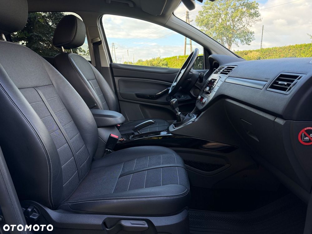 Ford Kuga 2.0 TDCi 2x4 Titanium - 29