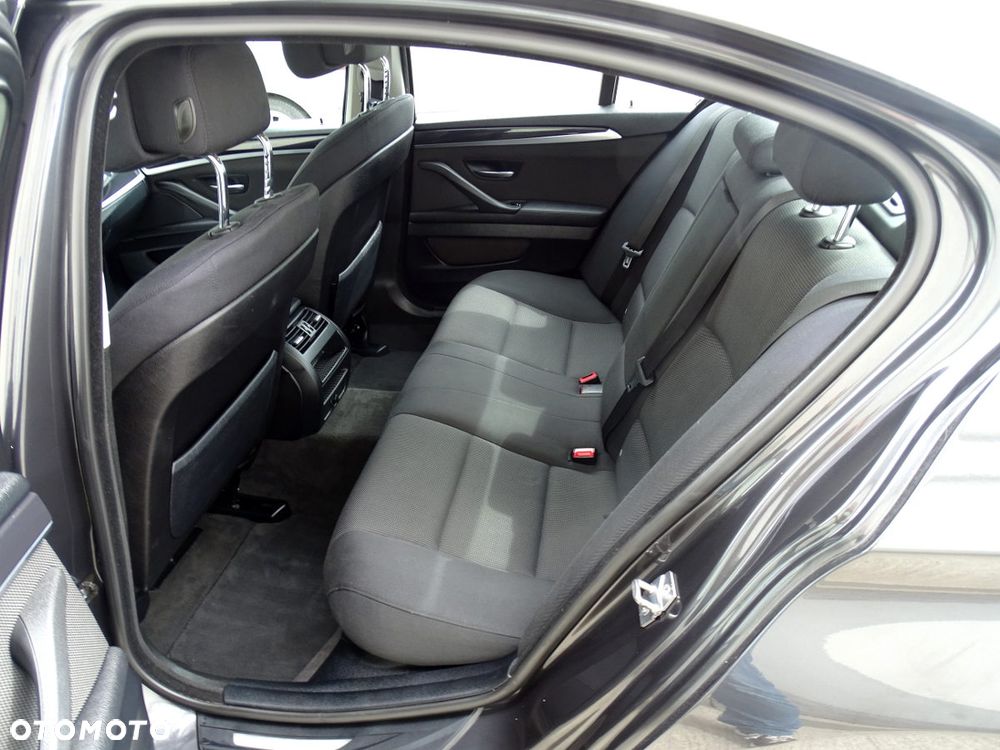 BMW Seria 5 525d - 13