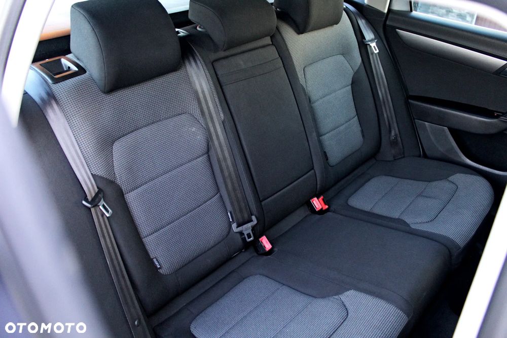 Volkswagen Passat 1.6 TDI BlueMotion Technology Highline - 19