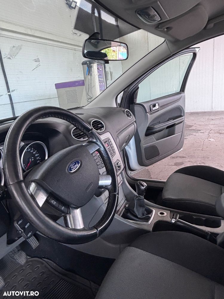 Ford Focus 1.6 TDCi Ambiente - 6