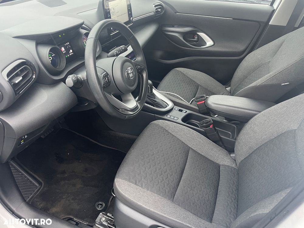 Toyota Yaris - 10