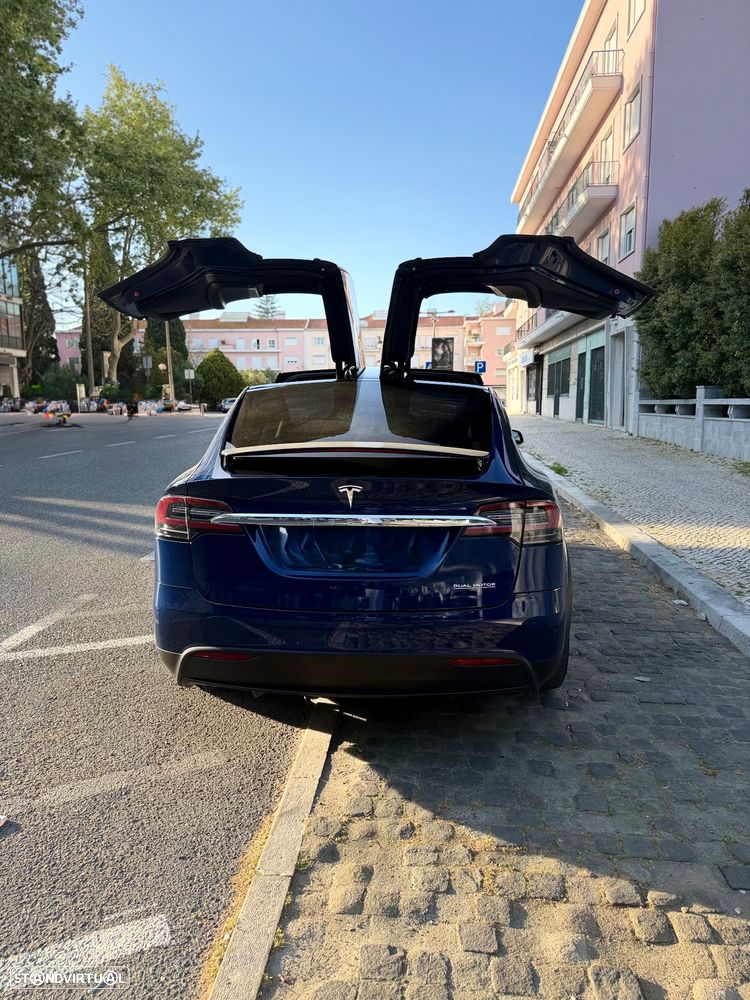Tesla Model X - 13