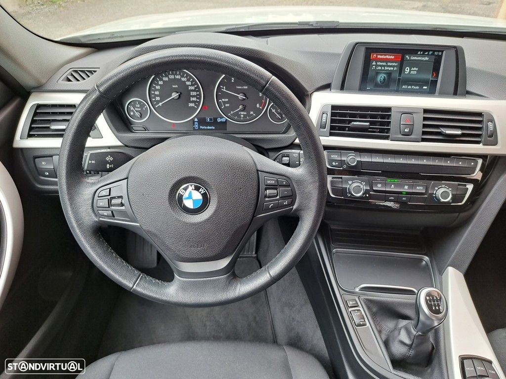 BMW 318 d Touring - 12
