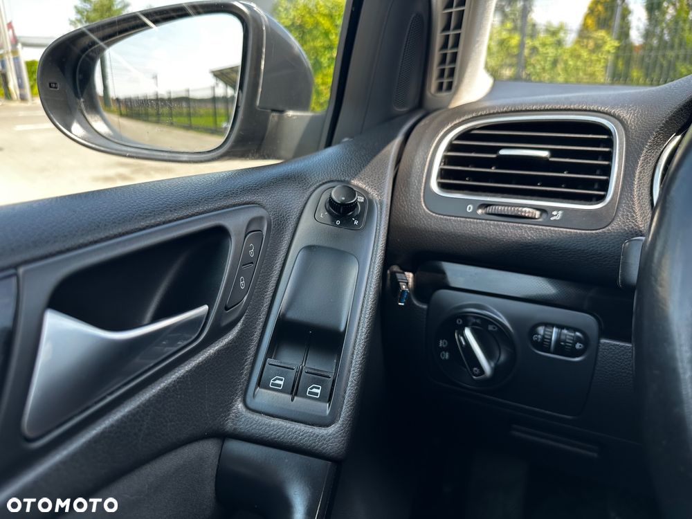 Volkswagen Golf 1.6 Highline - 24