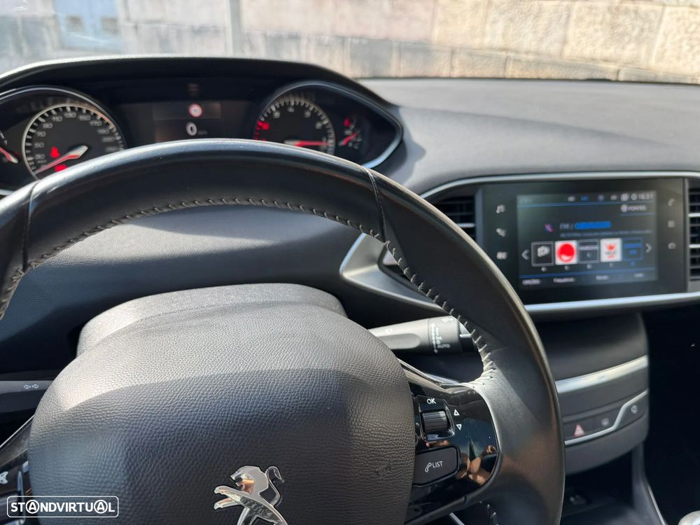 Peugeot 308 SW 1.2 PureTech Allure Pack - 16