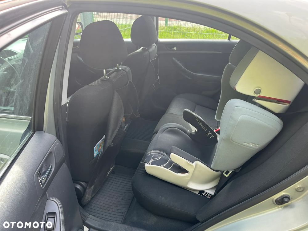 Toyota Avensis 1.8 VVT-i Sol - 24